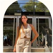 Estudiante avanzada de Medicina de Argentina, se Español e ingles basico. Me puedo movilizar y dar clases online